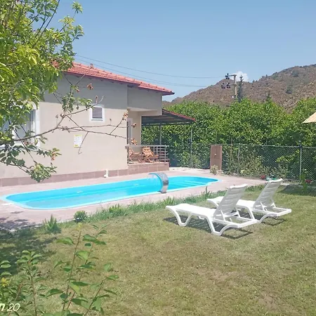 Casa vacanze Ortaca'da, Tatil Noktalarina Oldukca Yakin Bahceli Ve Havuzlu Mustakil Ev Ortaca (Mugla)