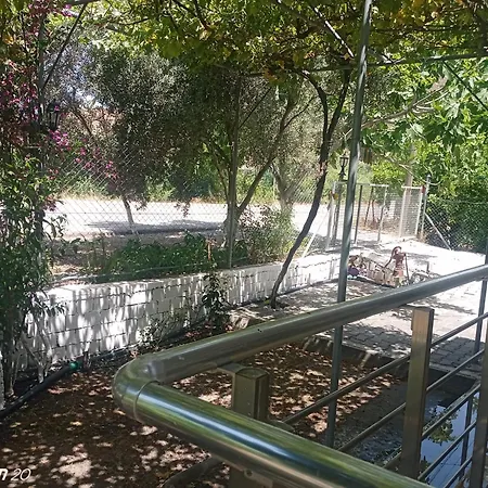 Casa vacanze Ortaca'da, Tatil Noktalarina Oldukca Yakin Bahceli Ve Havuzlu Mustakil Ev